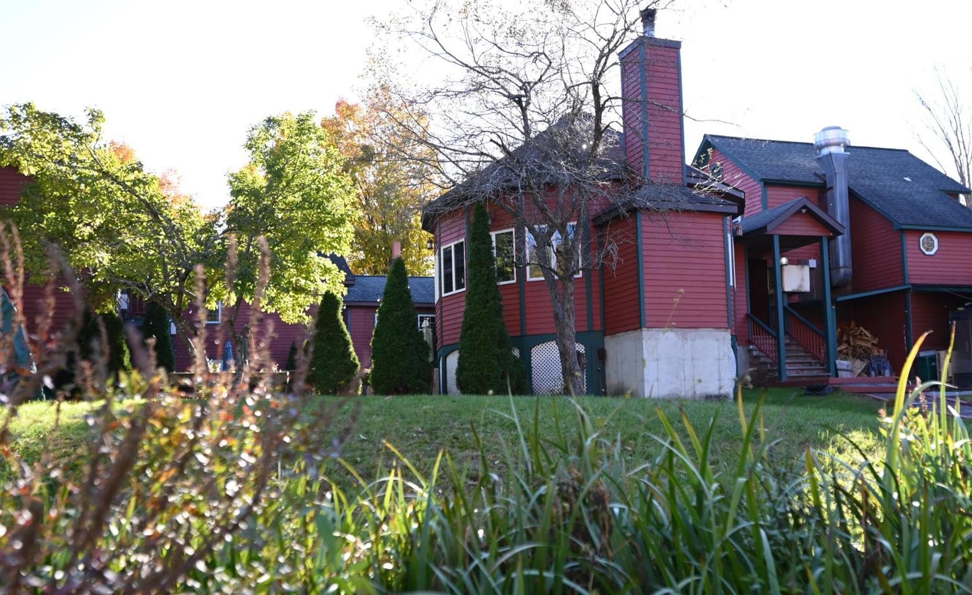 La Perla Restaurant & Country Inn Averill Park Exterior photo