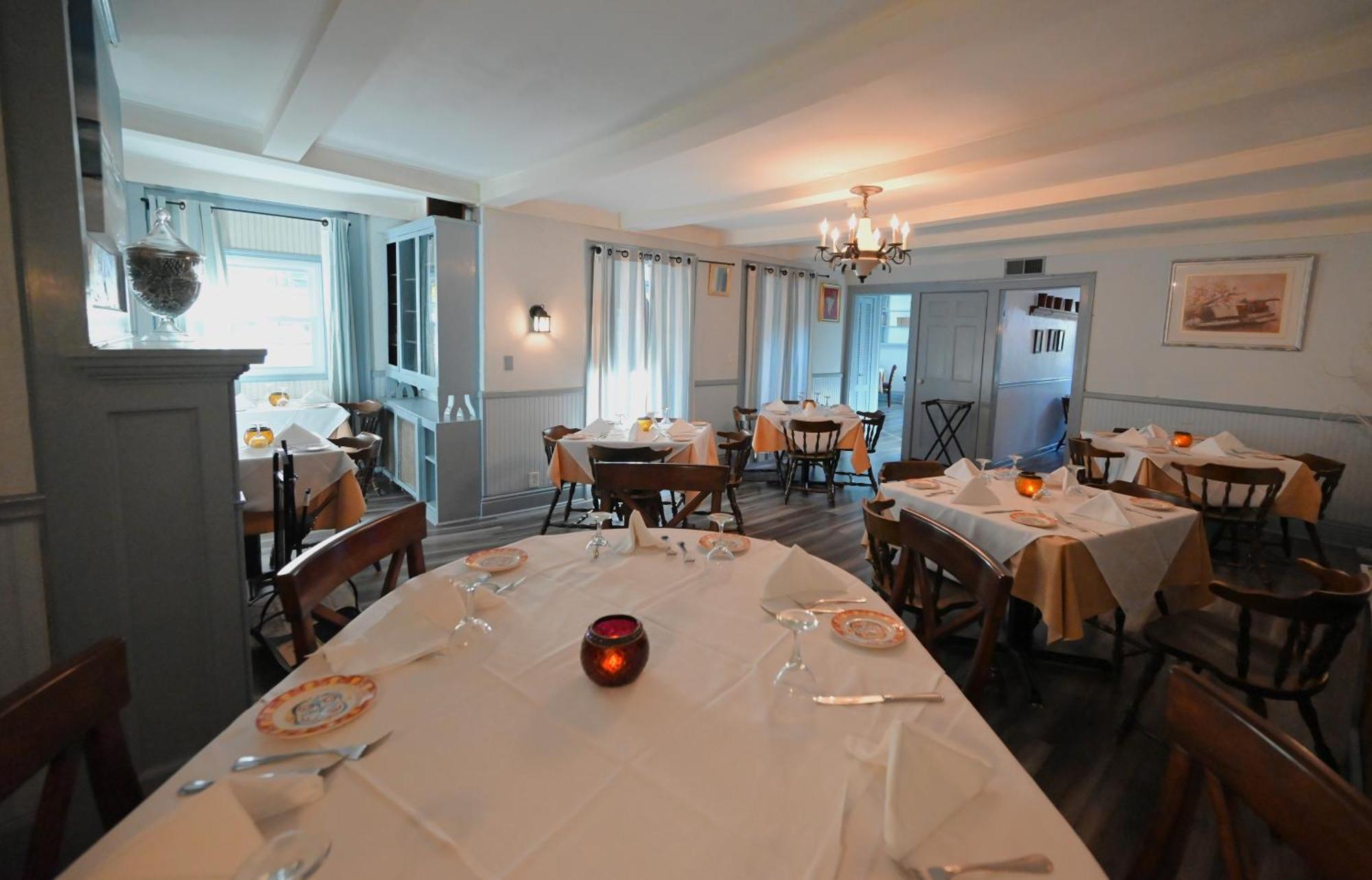 La Perla Restaurant & Country Inn Averill Park Exterior photo