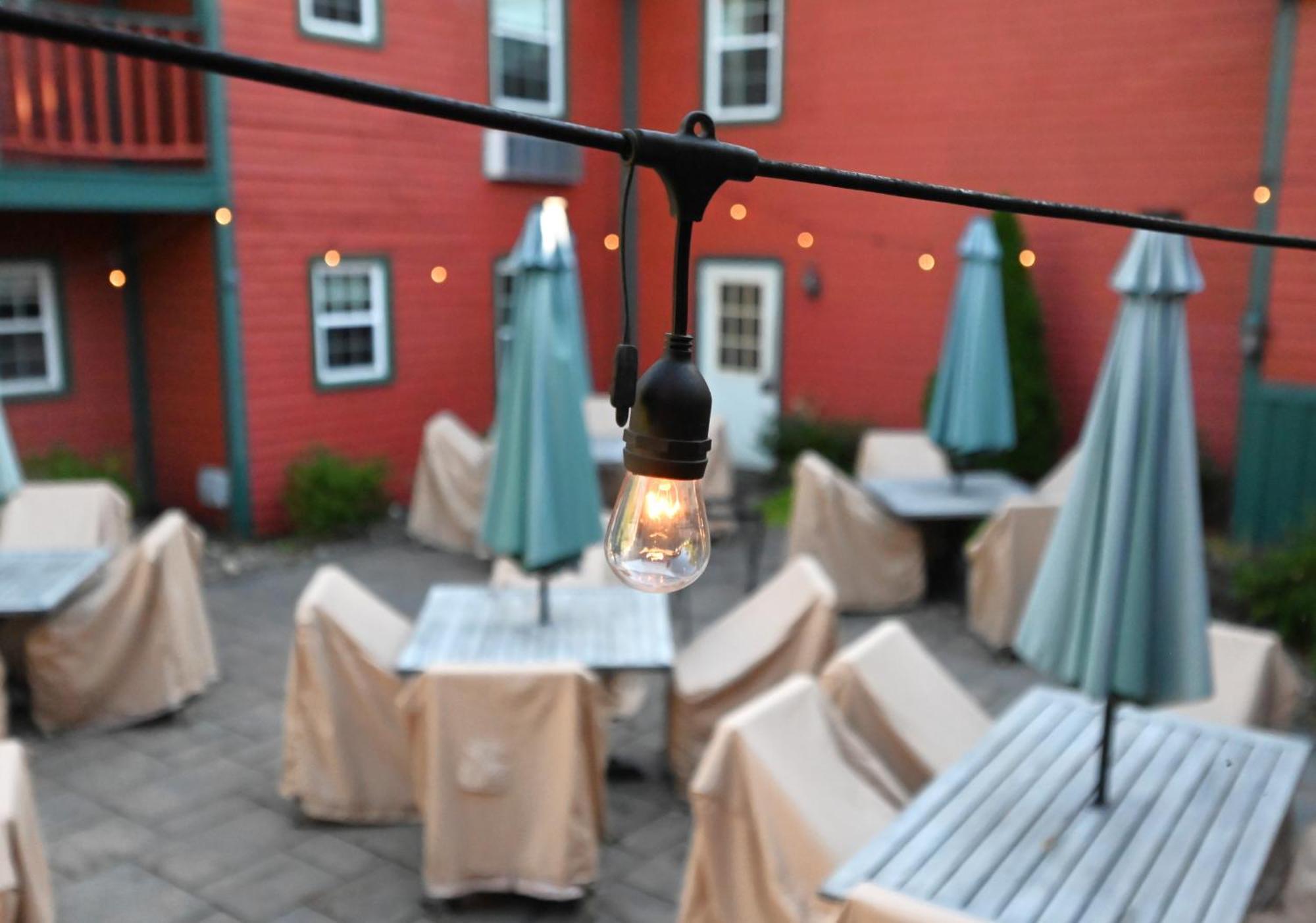 La Perla Restaurant & Country Inn Averill Park Exterior photo
