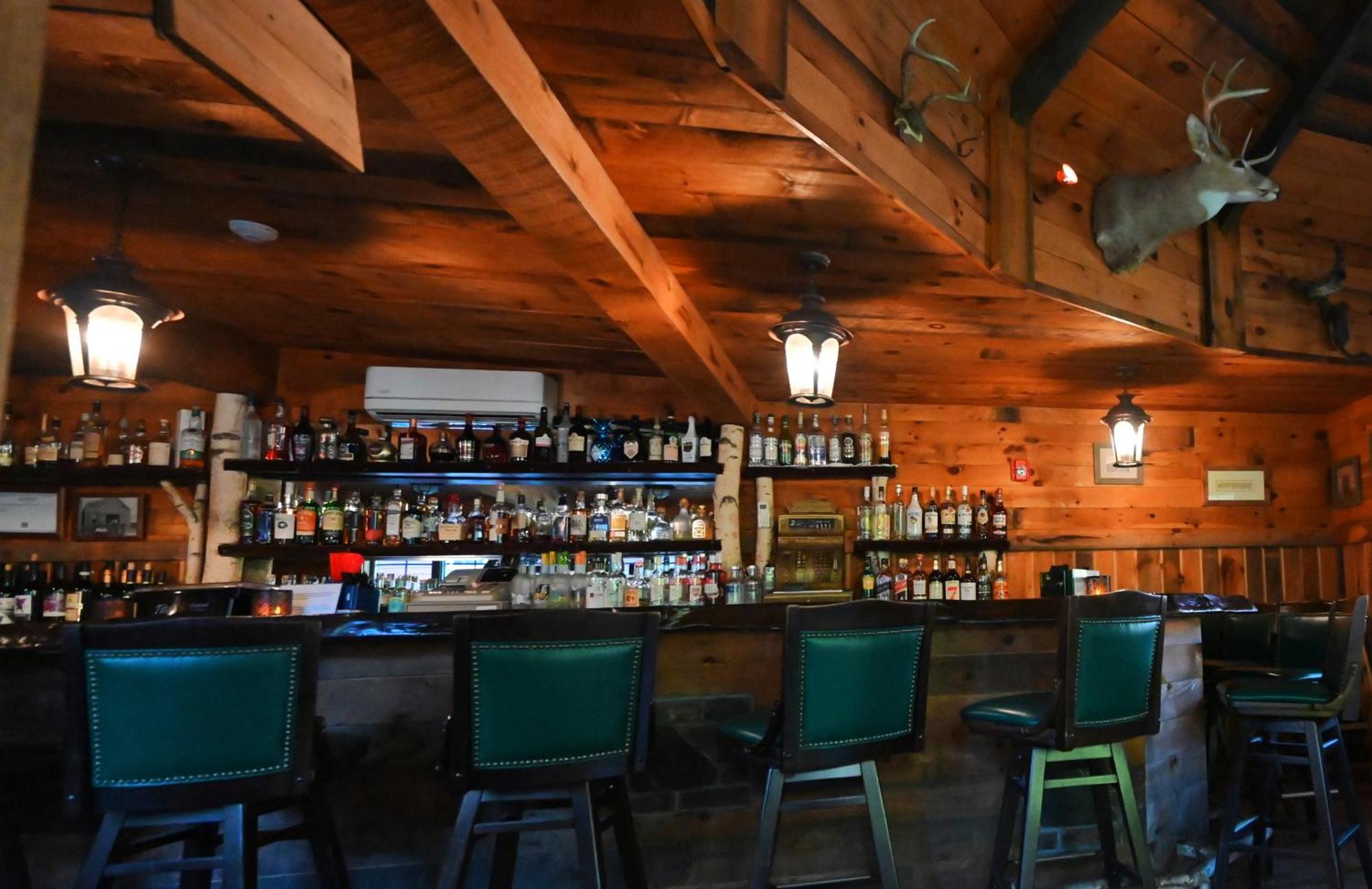 La Perla Restaurant & Country Inn Averill Park Exterior photo