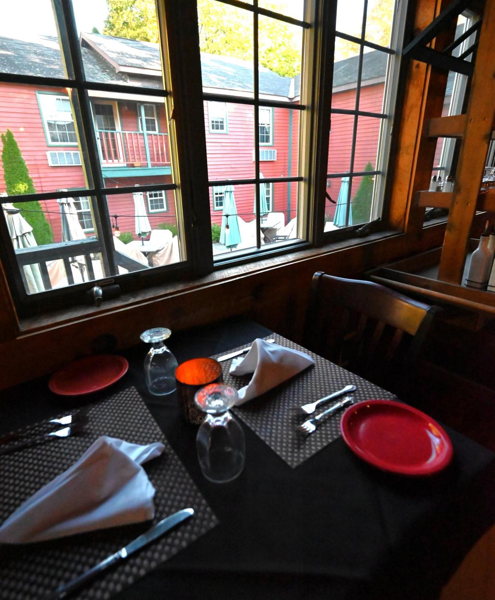 La Perla Restaurant & Country Inn Averill Park Exterior photo