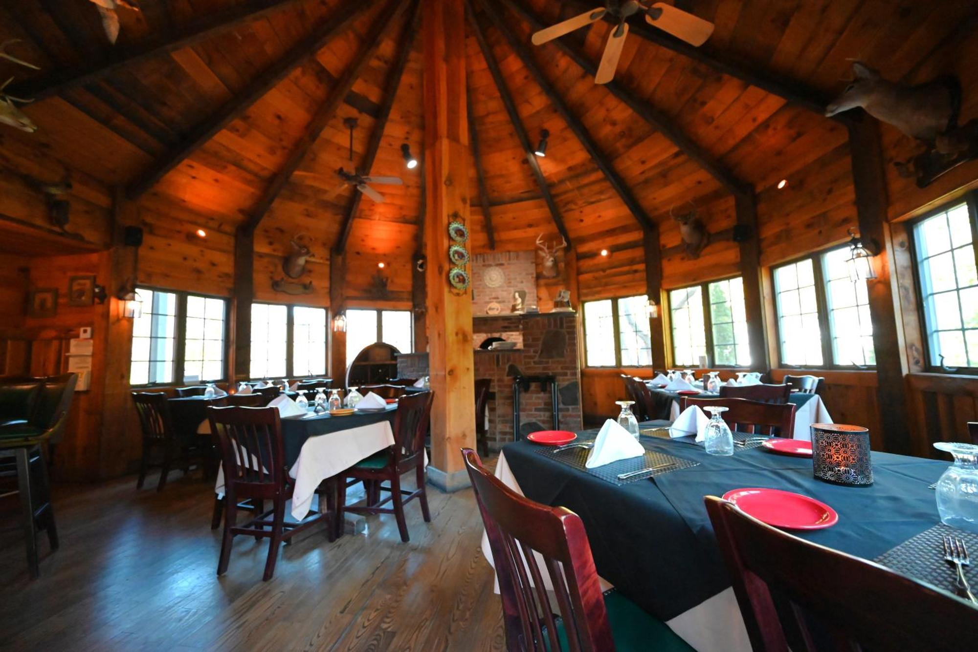 La Perla Restaurant & Country Inn Averill Park Exterior photo